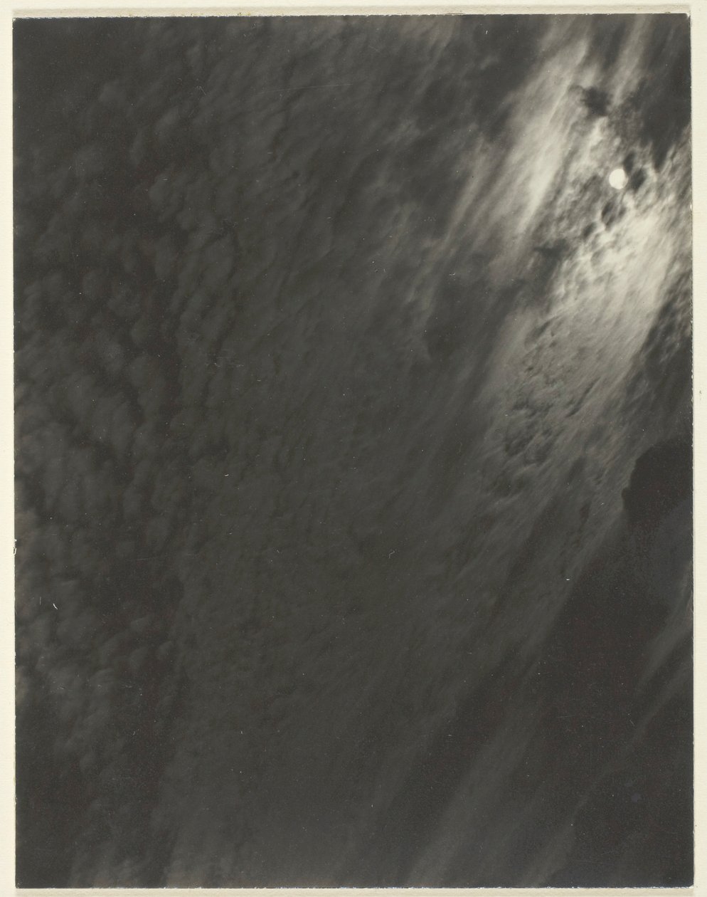 Vastaava, sarjasta Set A Third Set, Print 6, 1929. tekijältä Alfred Stieglitz