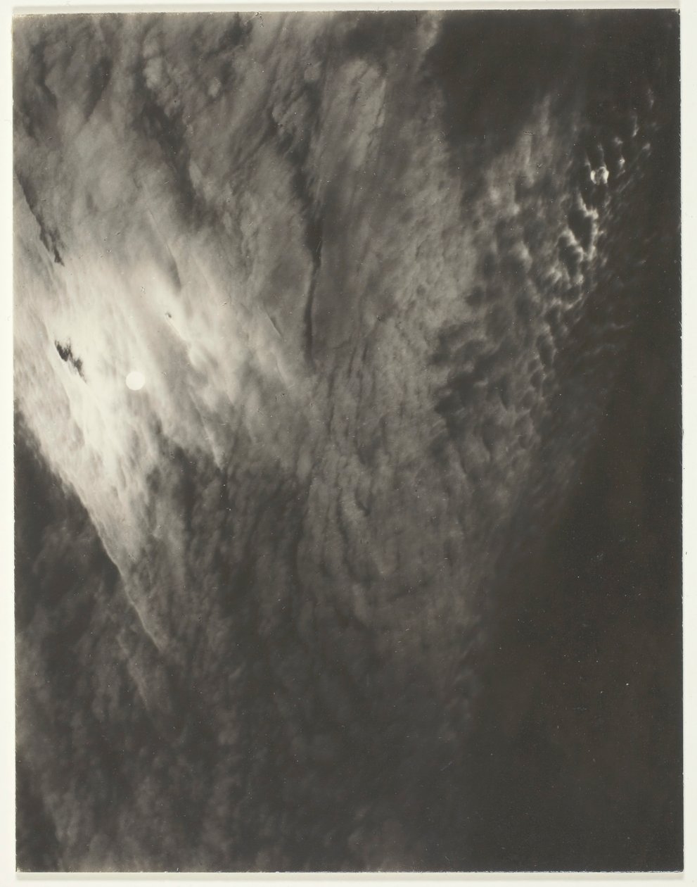Vastaava, sarjasta Set A Third Set, Print 7, 1929. tekijältä Alfred Stieglitz