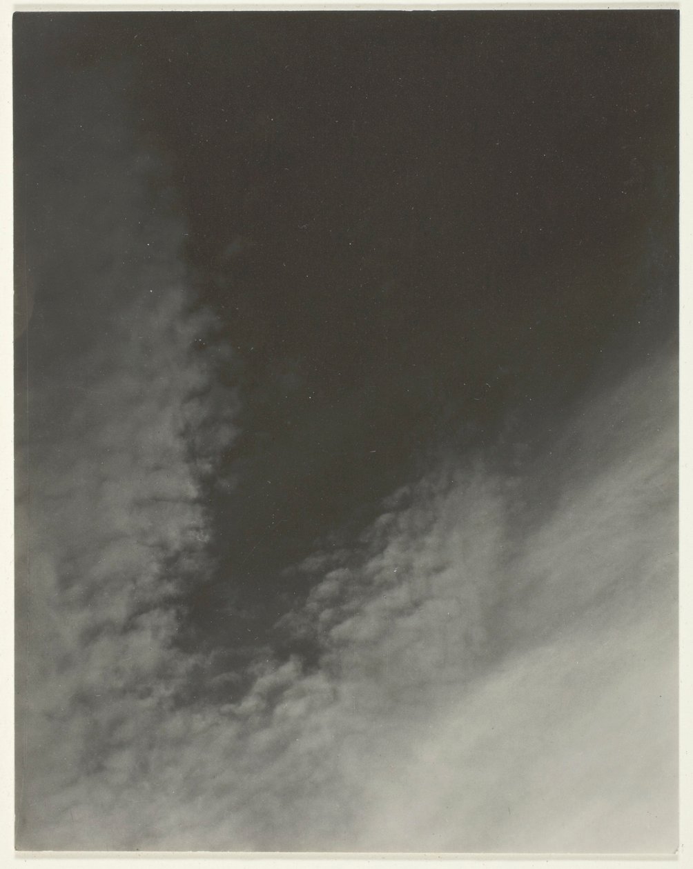 Vastaava sarjasta E (tulostus 3) tekijältä Alfred Stieglitz