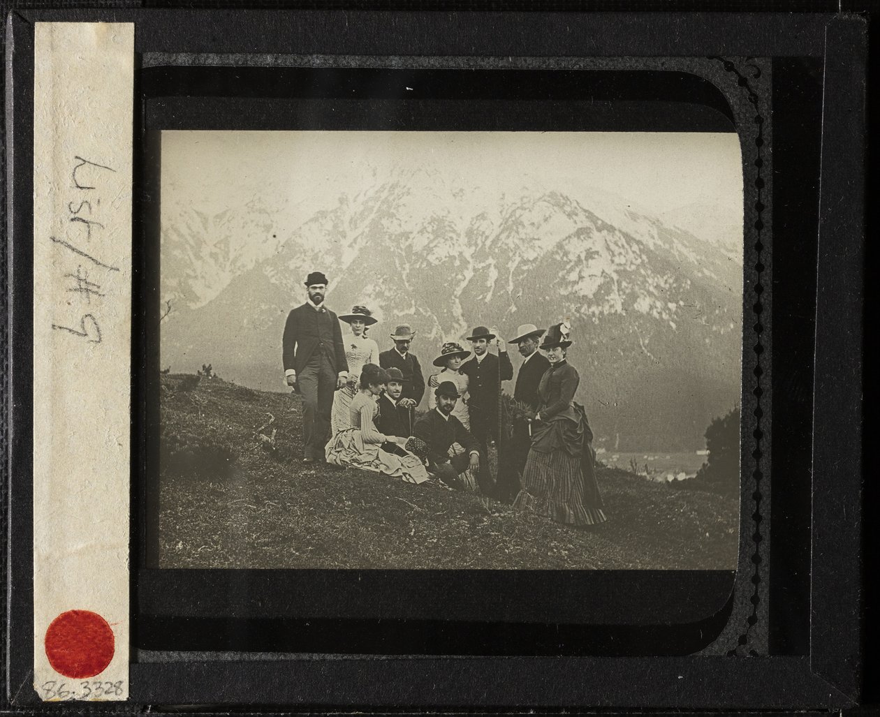 Perhe ja ystävät Mittenwalkissa, c. 1884. tekijältä Alfred Stieglitz