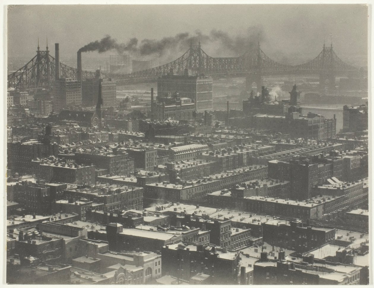 Huoneesta "3003" - Shelton, New York, katse koilliseen tekijältä Alfred Stieglitz