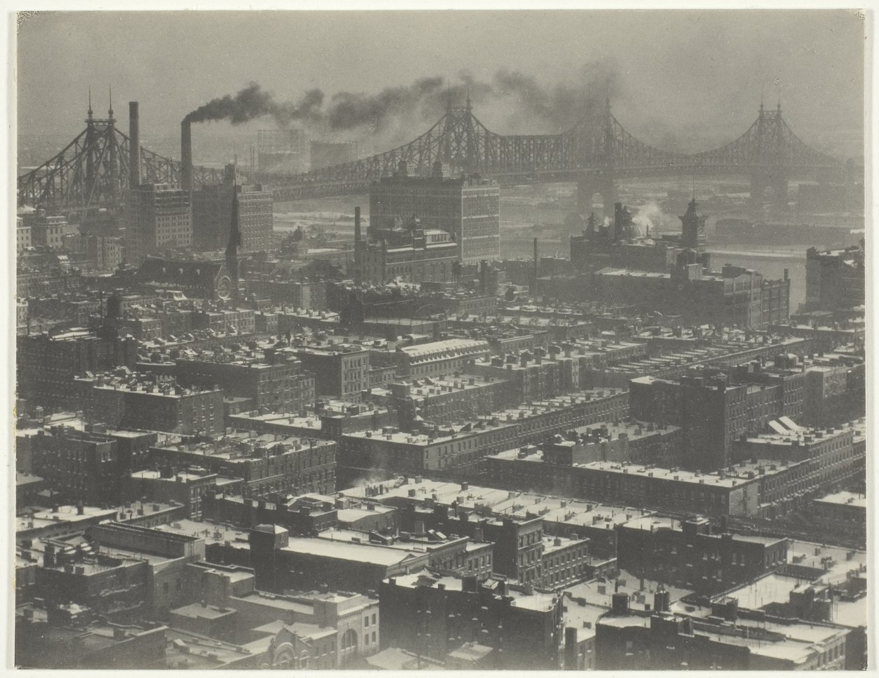 Huoneesta "3003" - The Shelton, New York, koilliseen päin katsottuna tekijältä Alfred Stieglitz