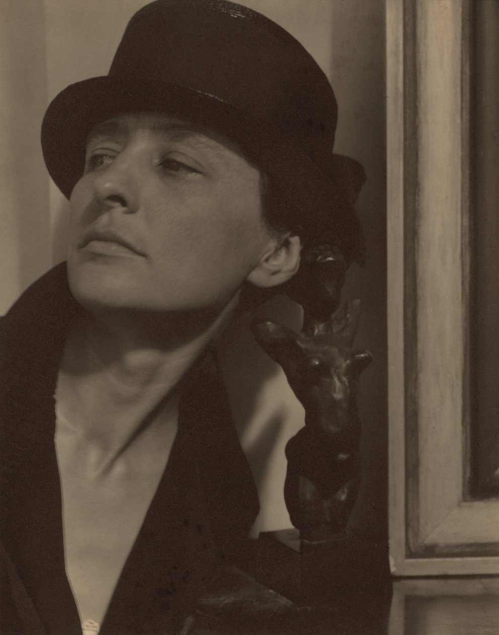 Georgia O’Keeffe ja Matissen veistos tekijältä Alfred Stieglitz