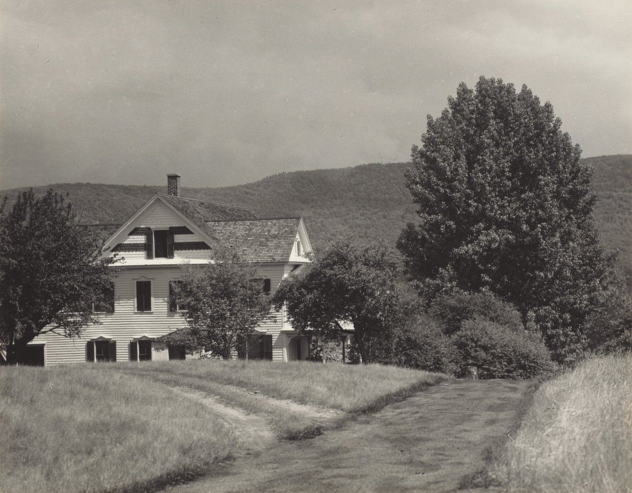 Talo kukkulalla tekijältä Alfred Stieglitz