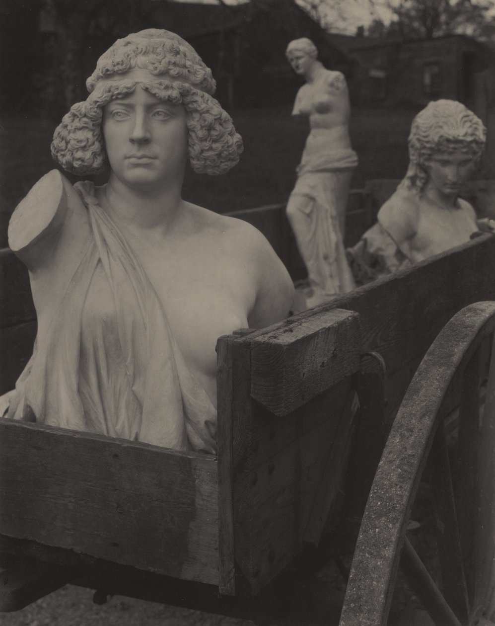 Judithia kuljetetaan kärryillä Oaklawnista kukkulalle eli Kuinka taide liikkuu tekijältä Alfred Stieglitz