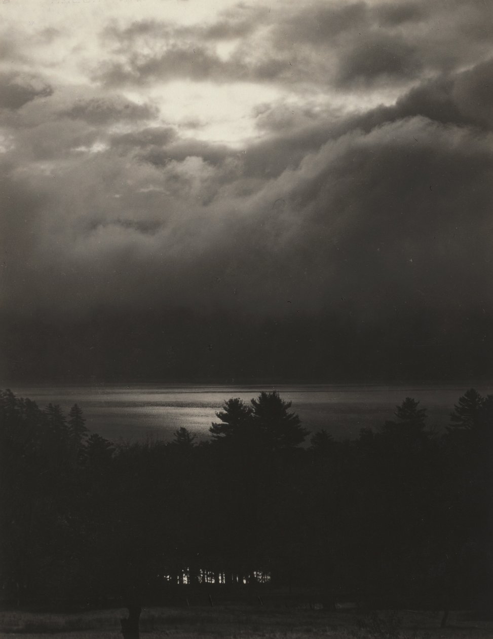 Lake George tekijältä Alfred Stieglitz