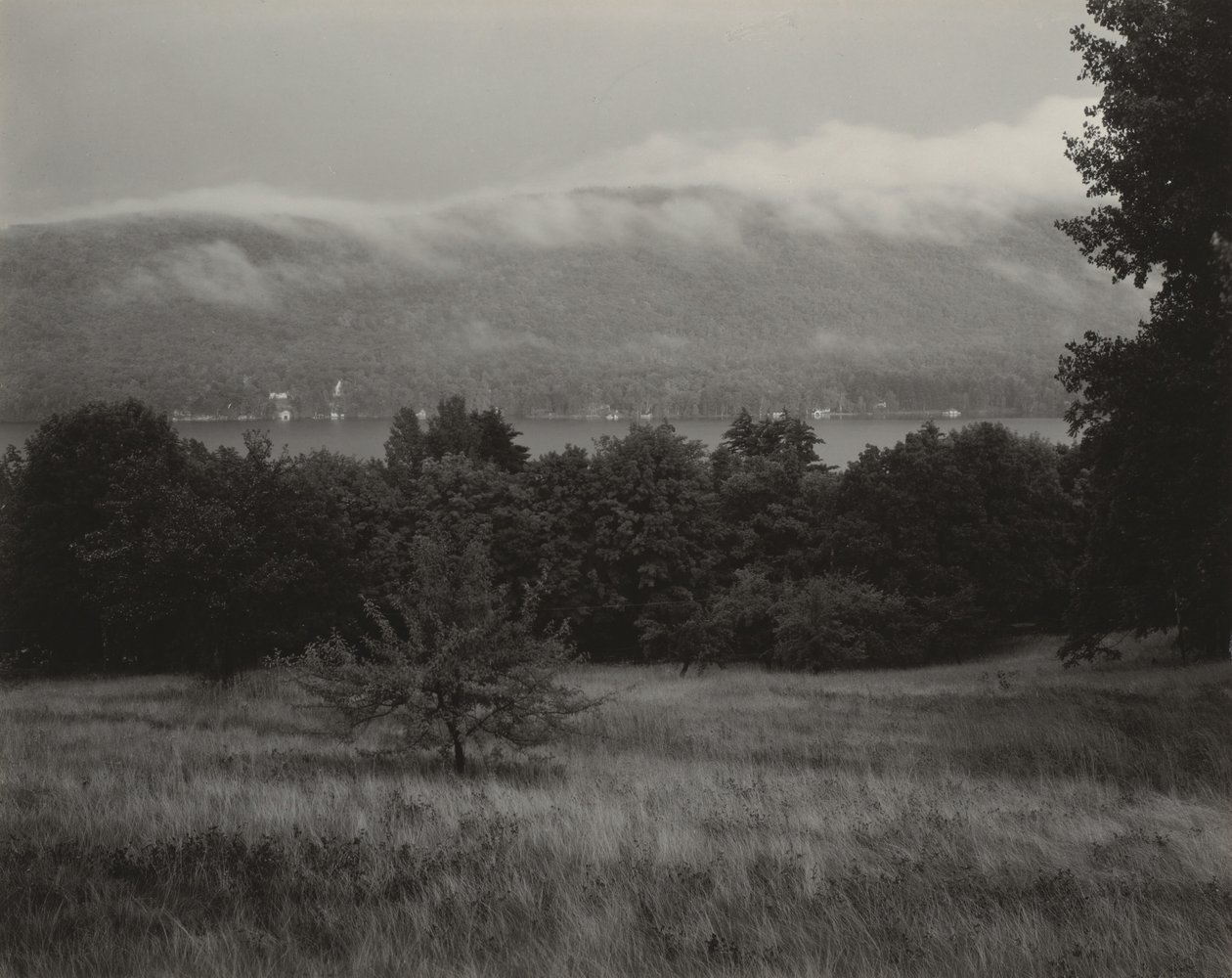 Lake George kukkulan laelta tekijältä Alfred Stieglitz