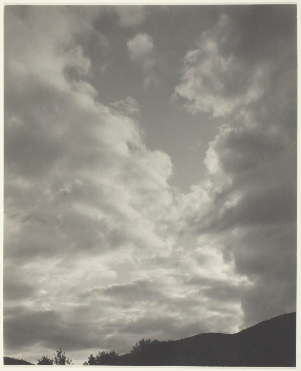 Musiikki - Kymmenen pilvivalokuvan sarja, nro II tekijältä Alfred Stieglitz