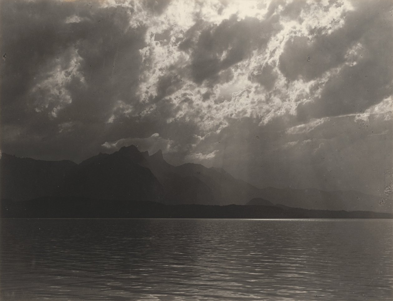 Thunjärvellä, Sveitsissä tekijältä Alfred Stieglitz
