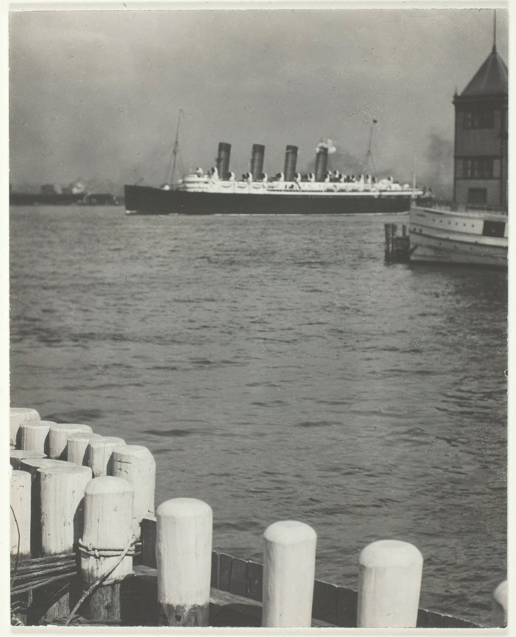 Outward Bound, Mauretania, 1910, painettu 191832. tekijältä Alfred Stieglitz