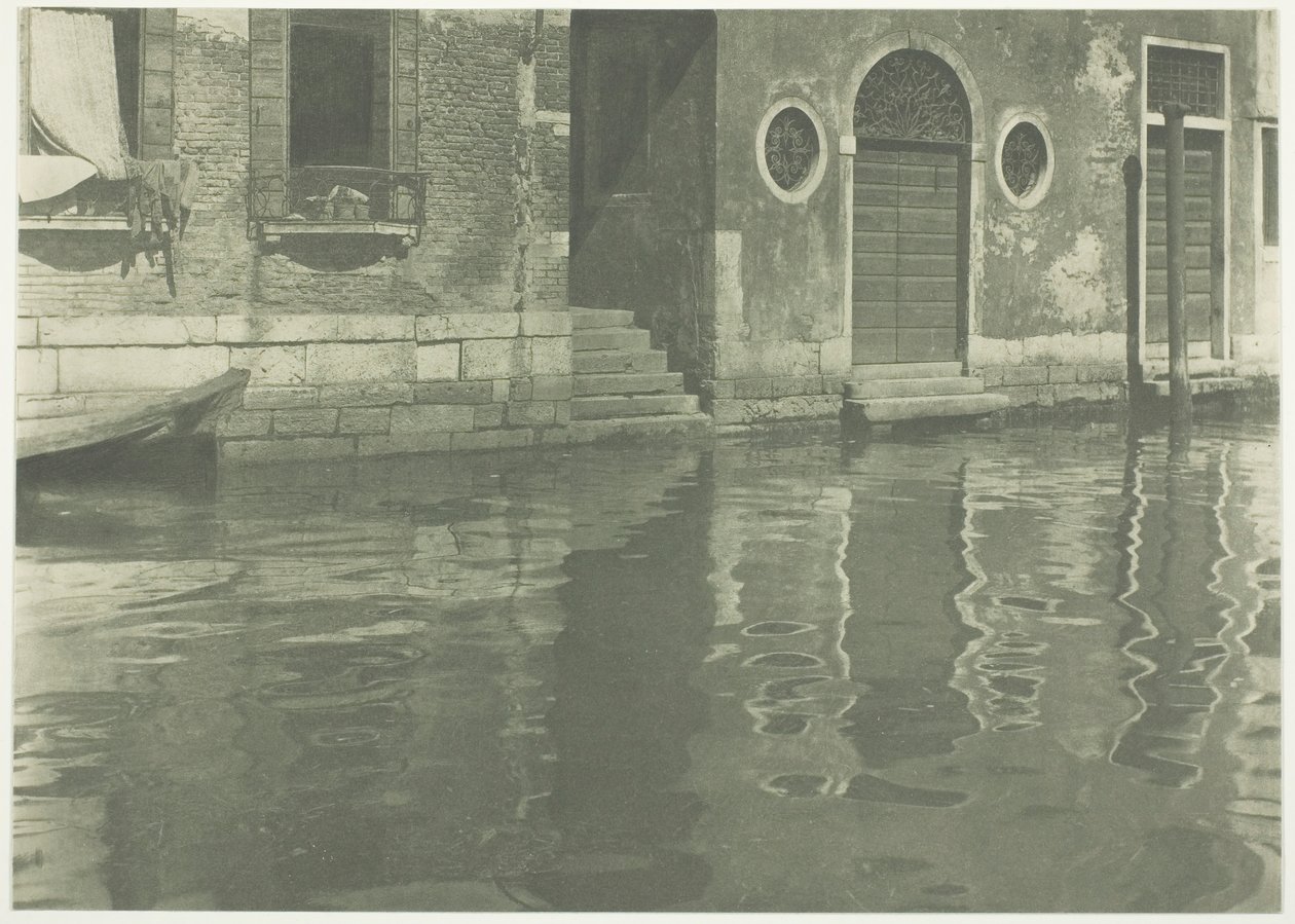 Heijastuksia - Venetsia, 1894, painettu 1897. tekijältä Alfred Stieglitz
