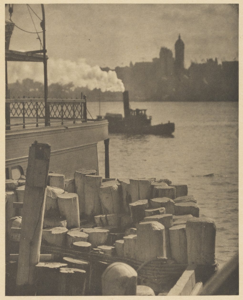 Kaupunki joen toisella puolella tekijältä Alfred Stieglitz