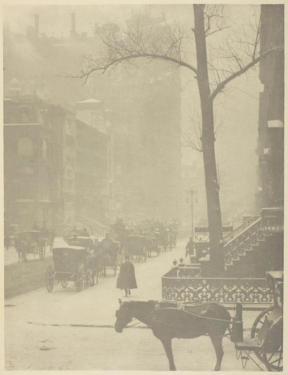 The Street, Fifth Avenue, 190001, painettu 190304. tekijältä Alfred Stieglitz