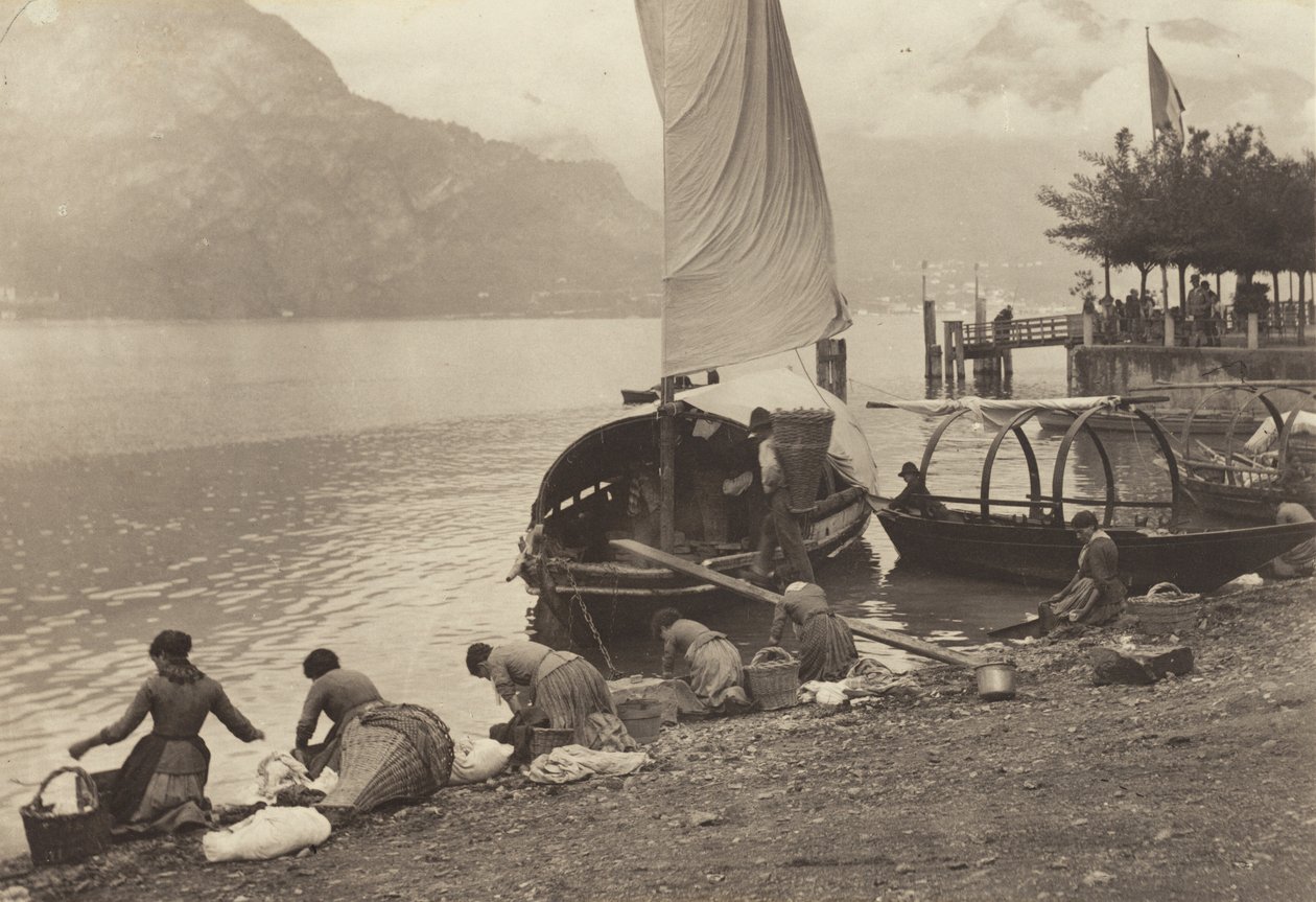 Pesijättäret Comojärvellä tekijältä Alfred Stieglitz