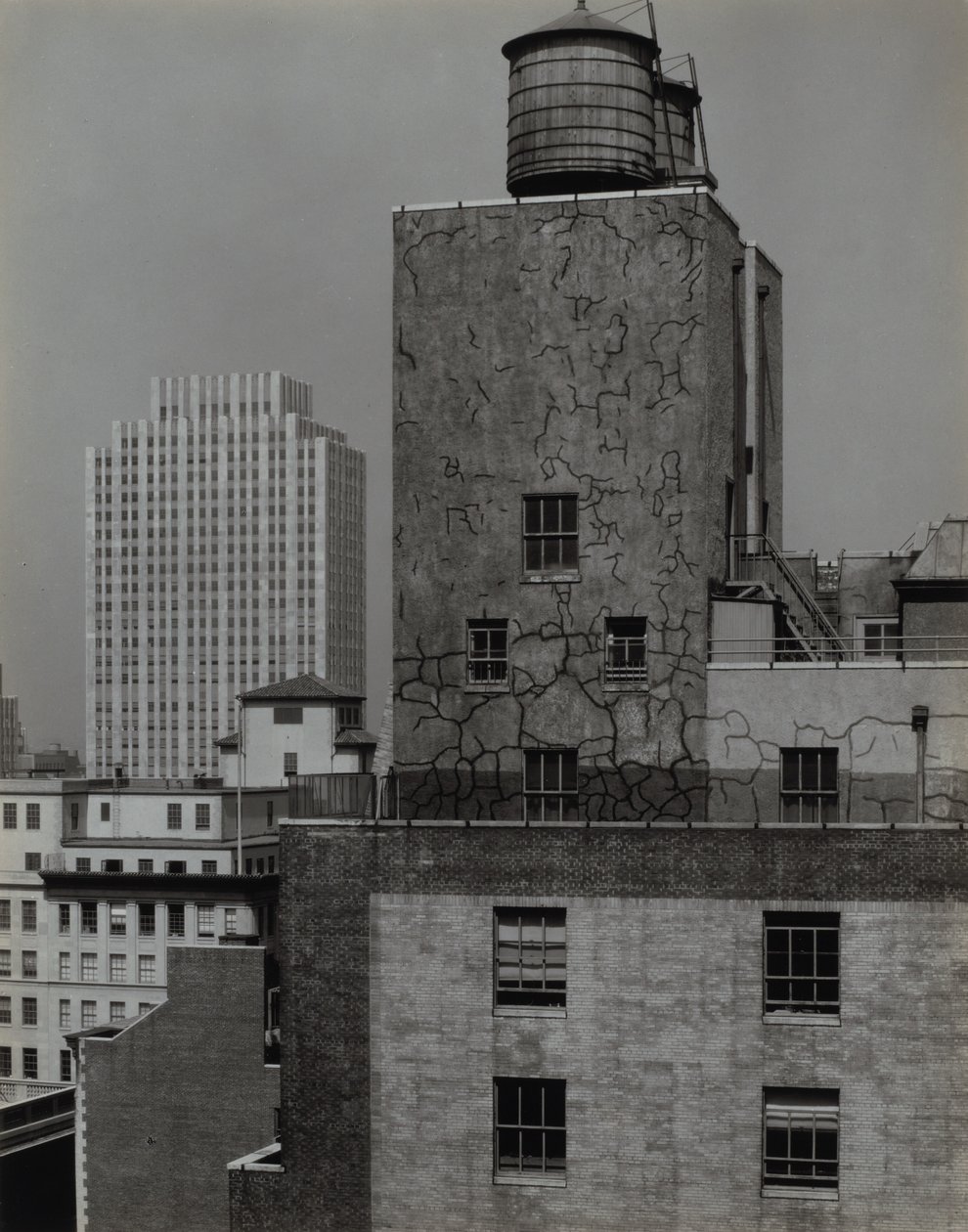 Vesitorni ja Radio City, New York tekijältä Alfred Stieglitz