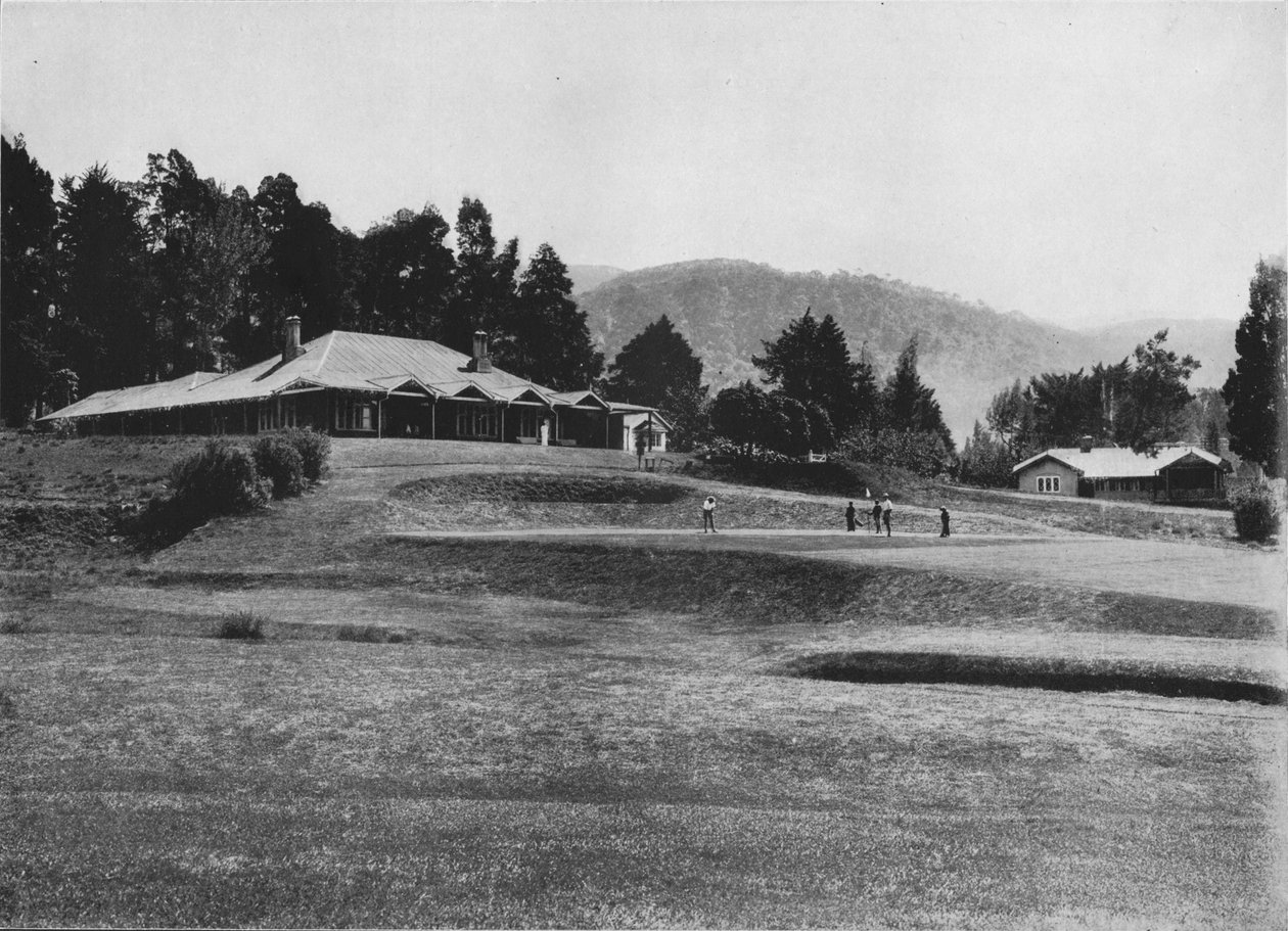 18th Hole and Club House, Golf Links, Nuwara Eliya, Korkeus 6 200 jalkaa, c1890, 1910 tekijältä Alfred William Amandus Plate