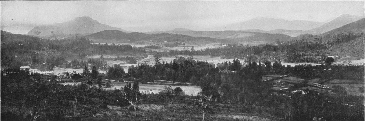 Yleiskuva Nuwara Eliyasta, c1890, 1910 tekijältä Alfred William Amandus Plate