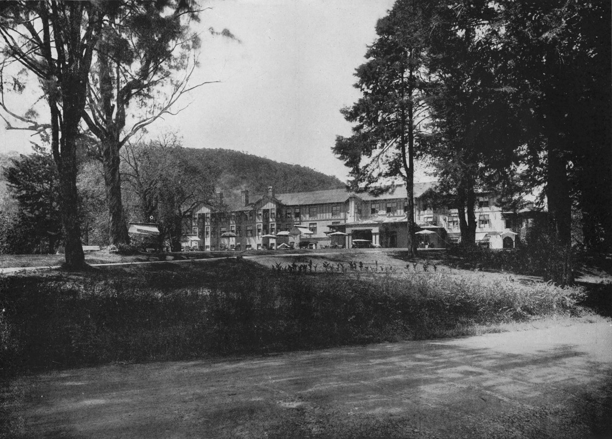 The Grand Hotel, Nuwara Eliya, c1890, 1910 tekijältä Alfred William Amandus Plate