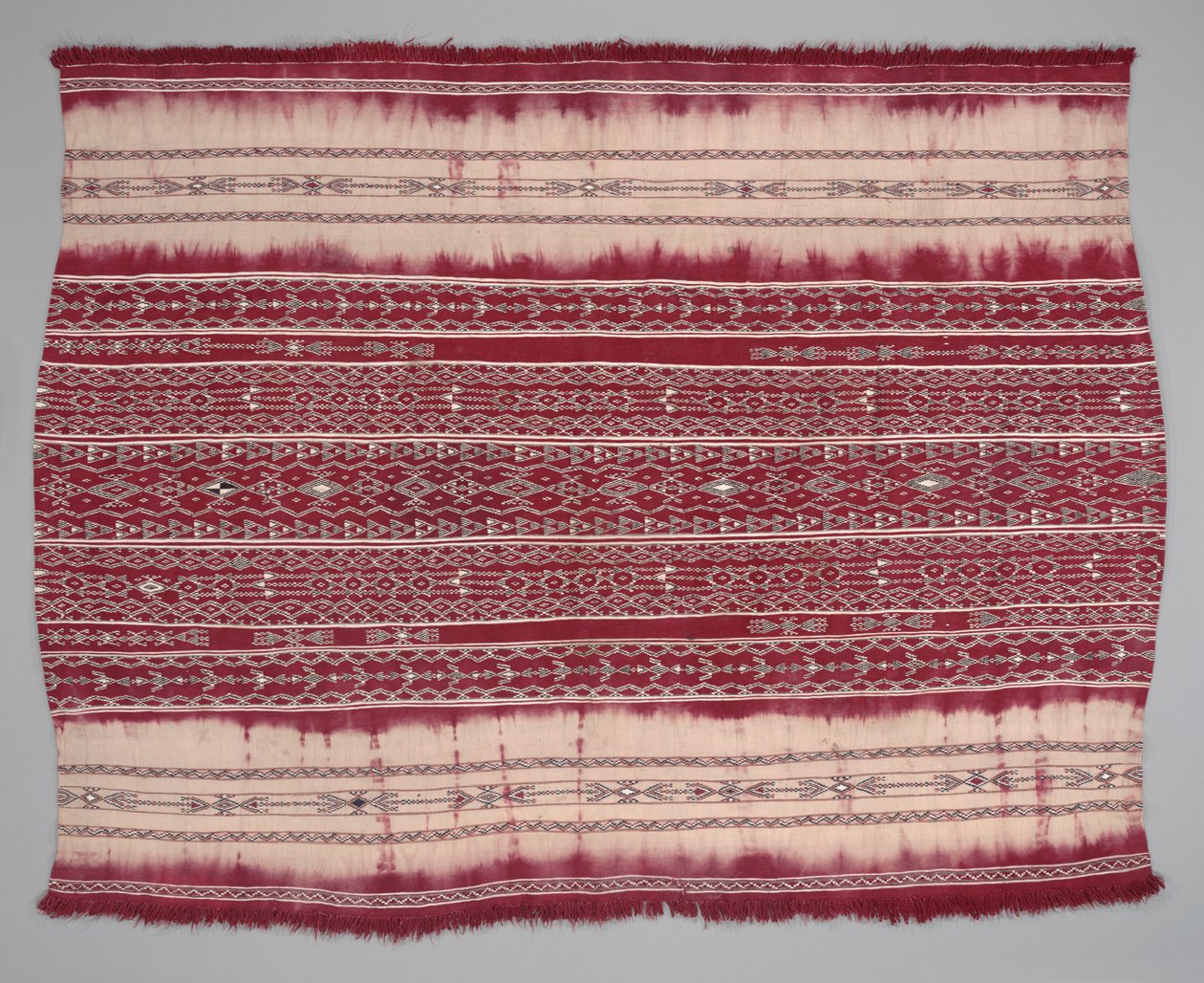 Naisen päällinen (aksellal), 1800-luvun loppu (villaa ja puuvillaa) tekijältä Algerian School