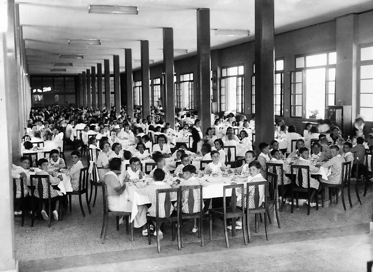 Villa Rosa Maltoni Mussolini: ruoka-aika ruokasalissa (m/v kuva) tekijältä Fratelli Alinari
