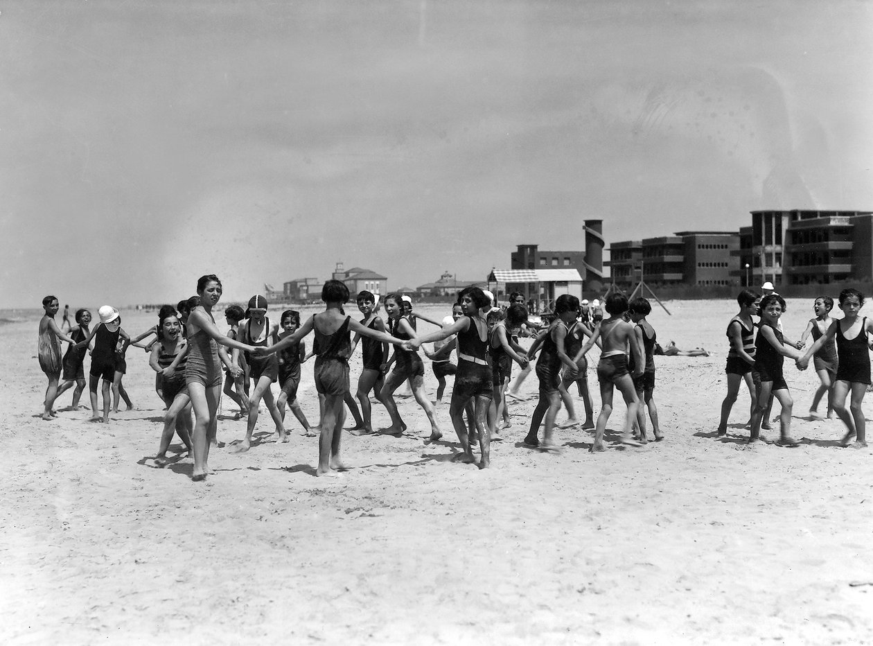 Villa Rosa Maltoni Mussolini: virkistys rannalla (m/w kuva) tekijältä Fratelli Alinari
