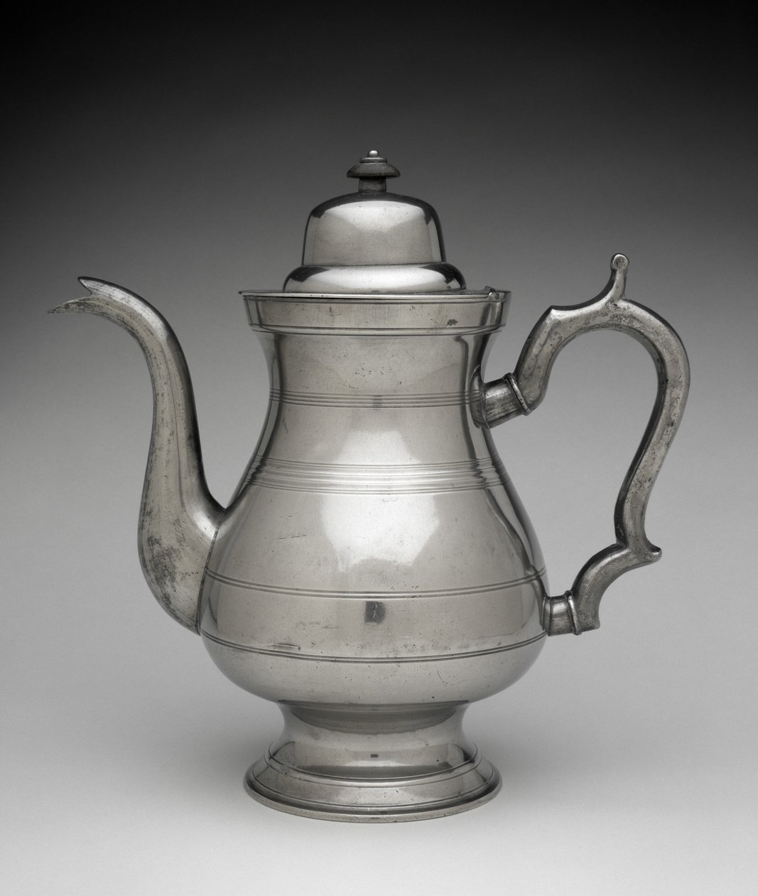 Teekannu, c. 1829-1842 (britannia metalli) tekijältä Allen Porter