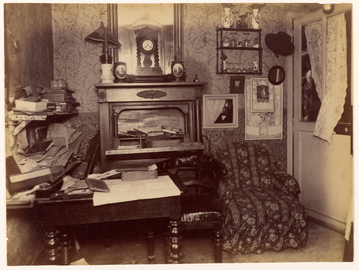 Bertrandin lesken murha ... Näkymä pukuhuoneeseen rikoksen jälkeen tekijältä Alphonse Bertillon