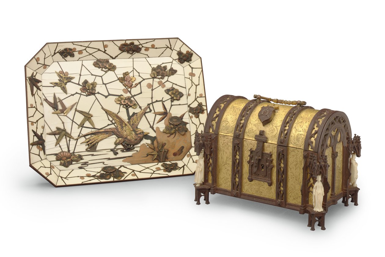 Laturi, Ferdinand Duvinagen intarsia ja Gothic Revival -koruarkku, molemmat n. 1880 (ormolu, rauta, norsunluu, kullattu kupari ja hedelmäpuu) (katso myös 476607 ja 476608) tekijältä Alphonse Gustave Giroux