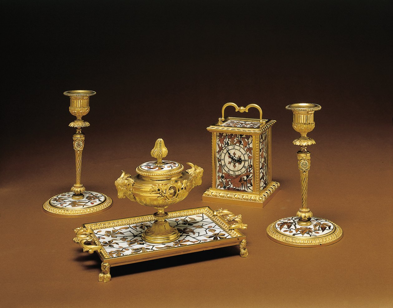 Napoleon III:n neliosainen kirjoituspöytäsetti, Duvinage ja Harinckoukin intarsia, n. 1877 tekijältä Alphonse Gustave Giroux