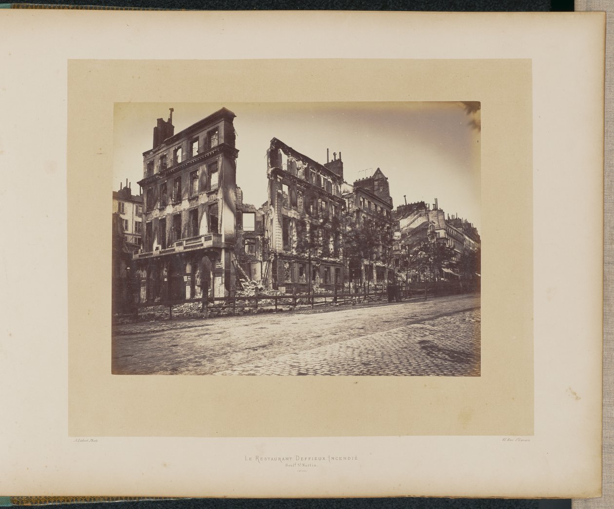 Ravintola Deffieux paloi (Boulevard Saint-Martin). tekijältä Alphonse J. Liébert
