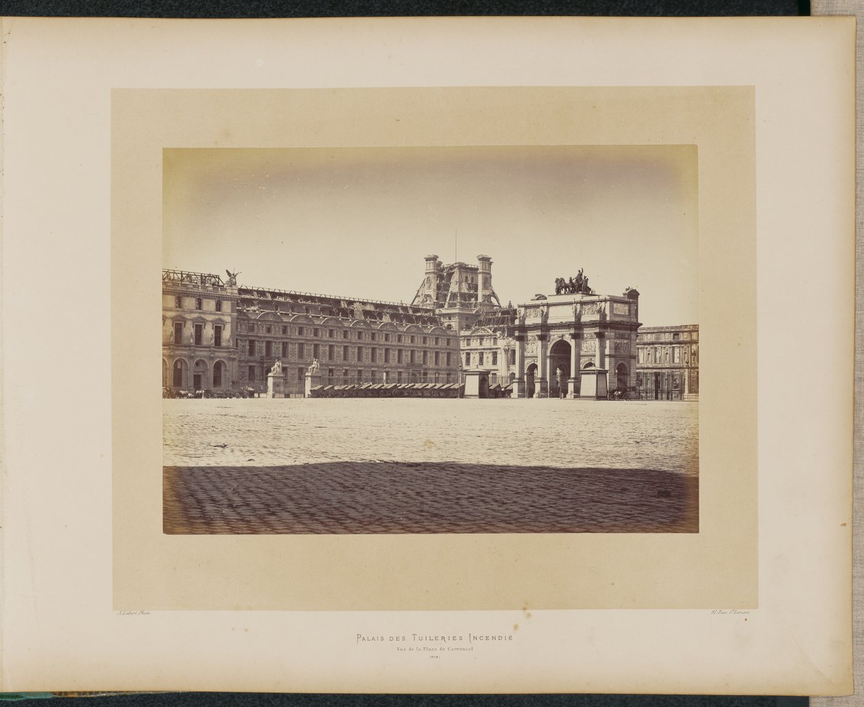 Tuleen sytytetty Tuileries