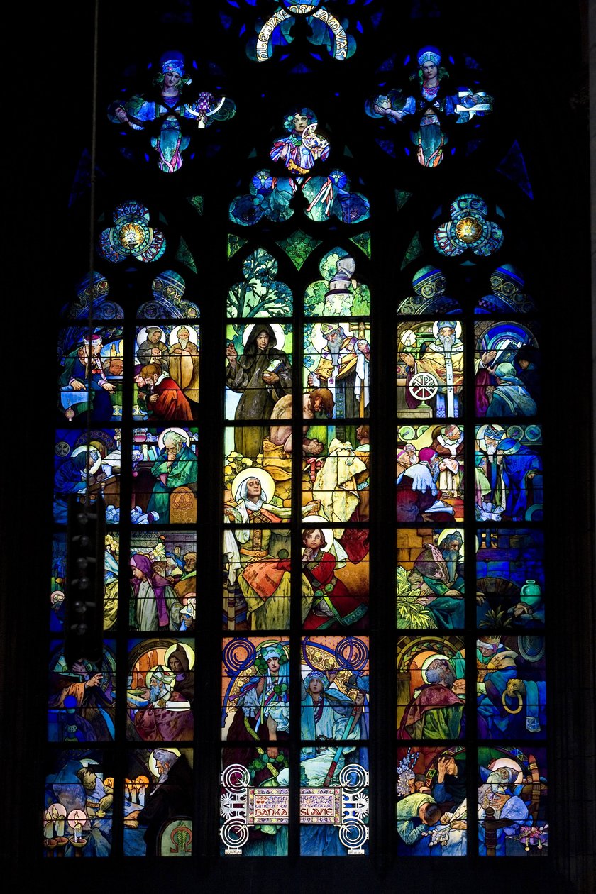 Lasimaalaus Alphonse Mucha (Alphons) (1860-1939) Saint Guyn katedraalissa Prahassa, Tšekin tasavallassa. Valokuvaus 2009 tekijältä Alphonse Mucha