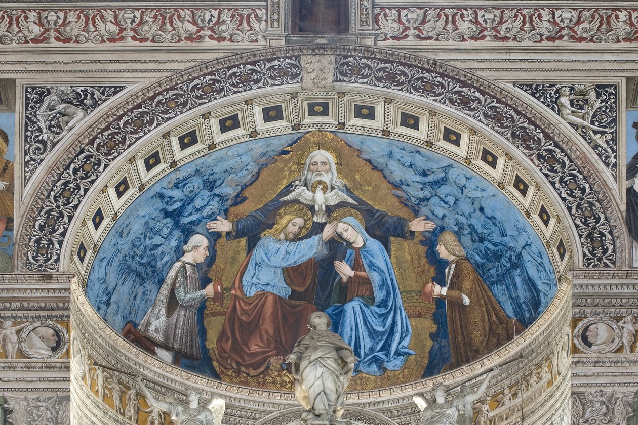 Neitsyt Marian kruunaus Jumalan ja Pyhän Hengen kanssa Francescon ja Ludovico Sforzan välillä tekijältä Ambrogio da Fossano (c.1460 1523)