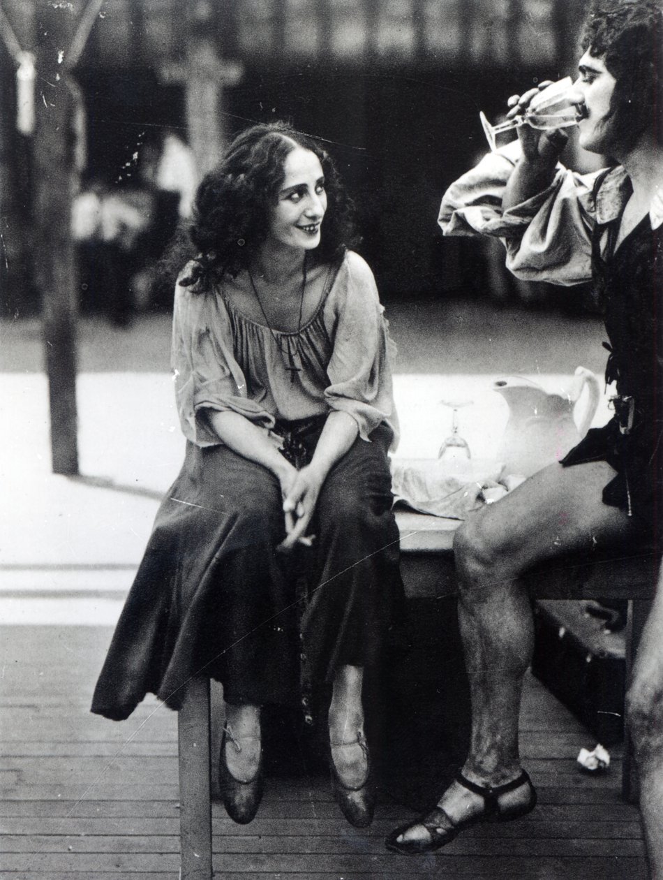 Anna Pavlova Fenellana kohtauksessa elokuvasta The Dumb Girl of Portici, 1916 tekijältä American Photographer