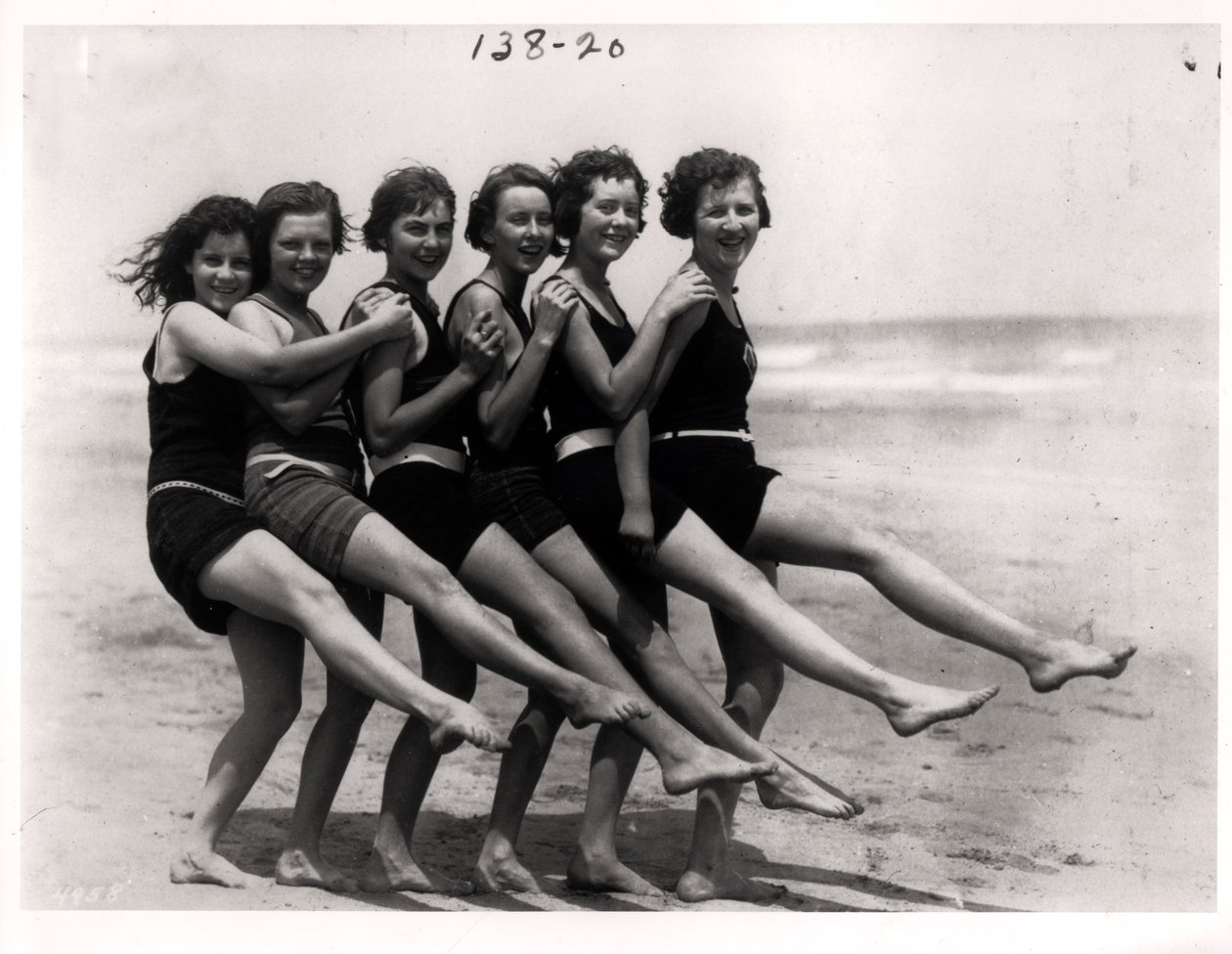 Uivia kaunottaret, 1924 tekijältä American Photographer