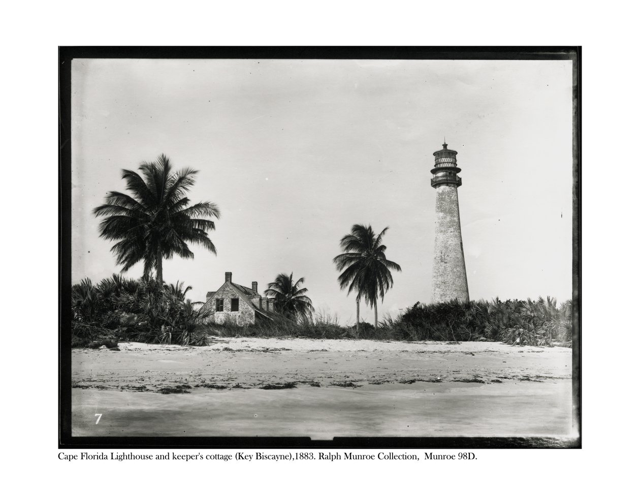 Cape Florida Lighthouse ja pitäjien mökki, Key Biscayne, 1883 tekijältä American Photographer