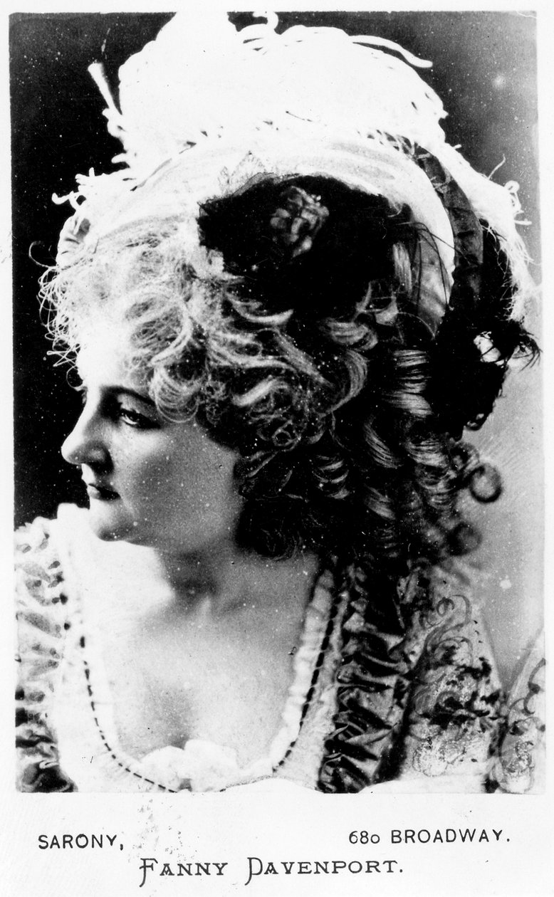Carte de Visite of Fanny Davenport, n. 1880-1898 (albumiprintti) tekijältä American Photographer