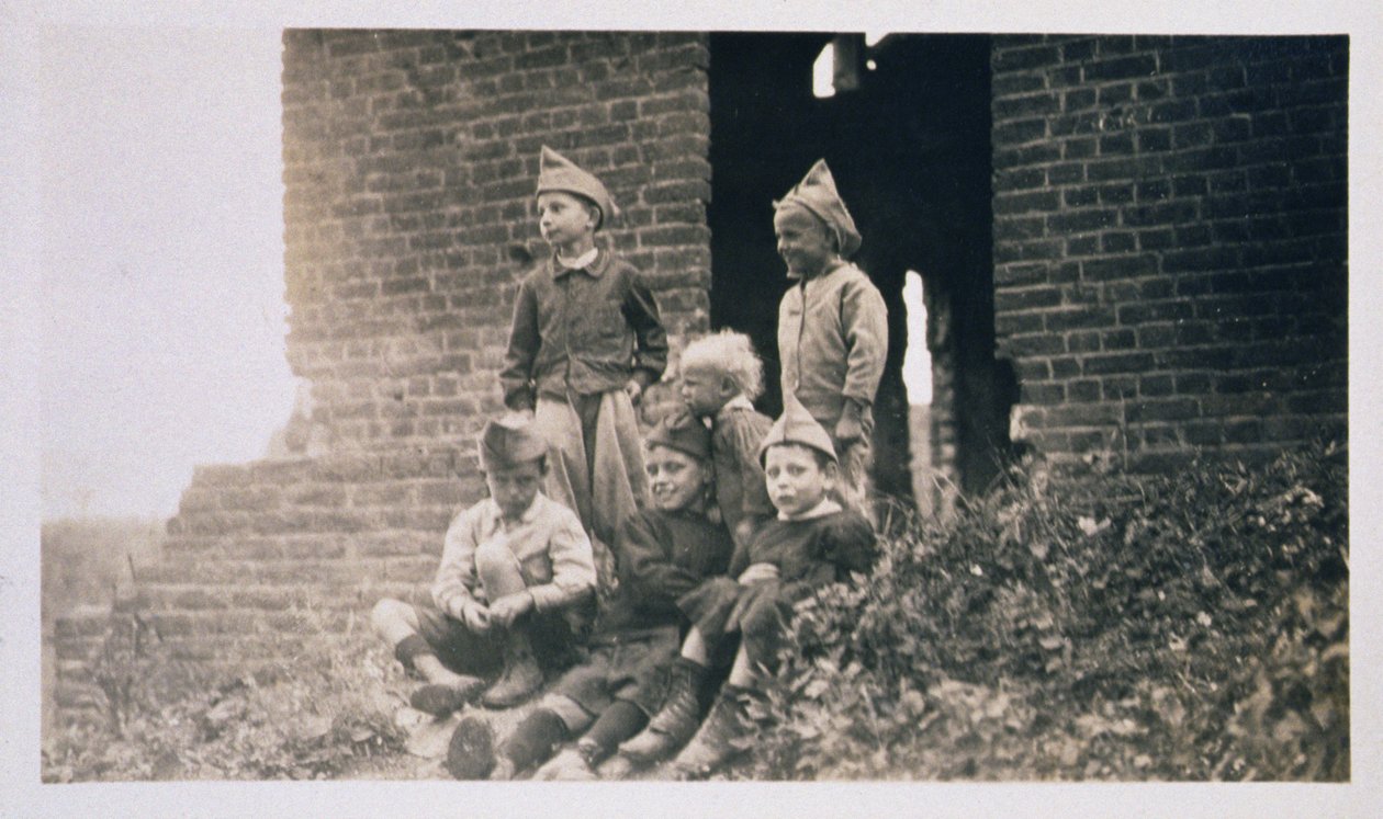 Lapset ensimmäisen maailmansodan jälkeisessä Ranskassa, 1919 tekijältä American Photographer