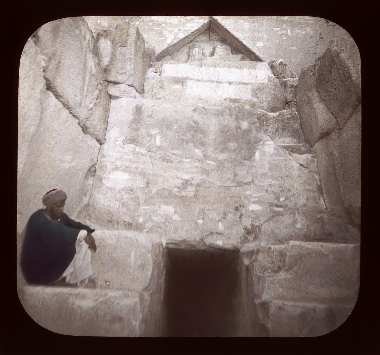 Egypti - sisäänkäynti Cheopsin pyramidiin (lyhtyliukumäki) tekijältä American Photographer