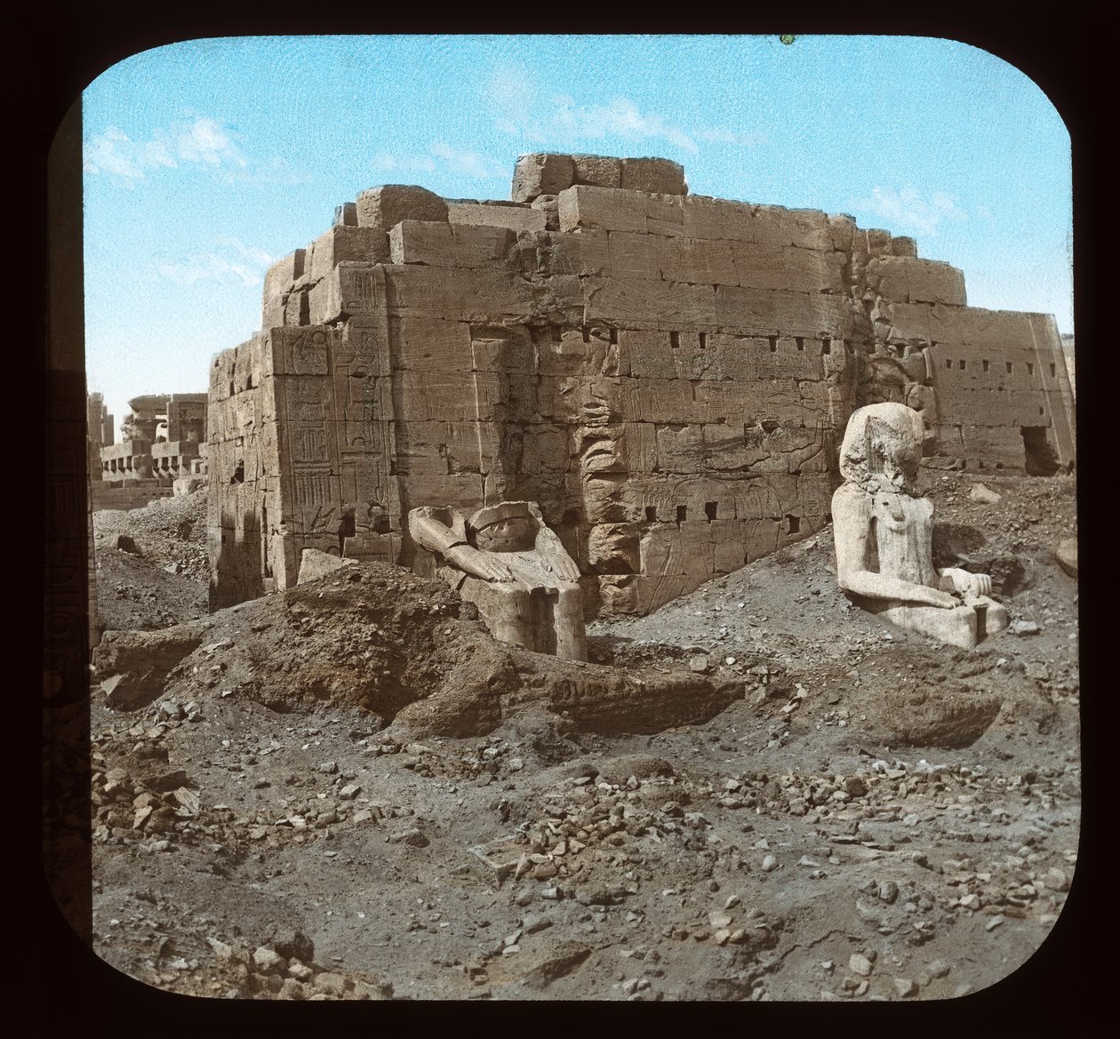 Egypti - Karnak, suuret patsaat (lyhtyliukumäki) tekijältä American Photographer