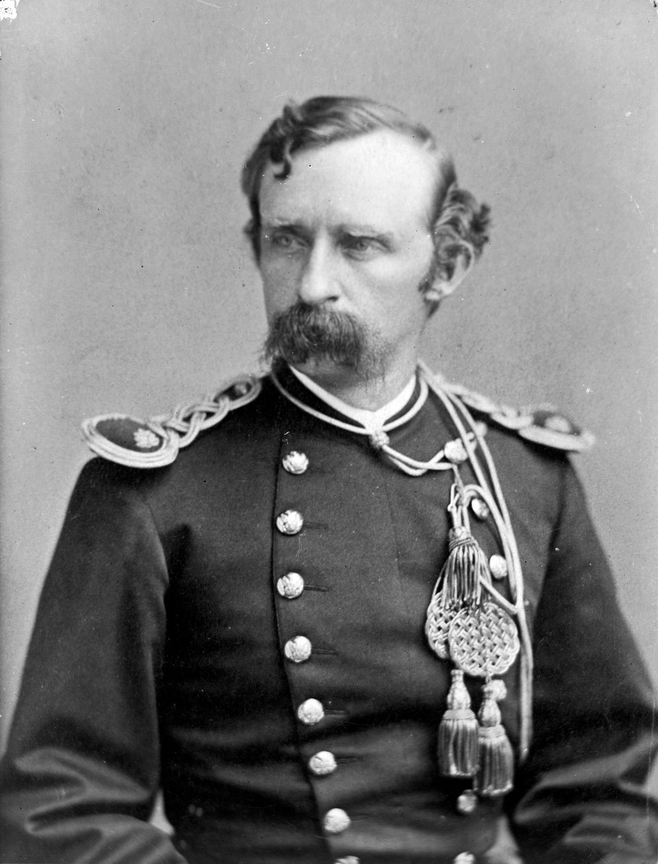 Kenraali George A. Custer, univormu, rintakuva tekijältä American Photographer