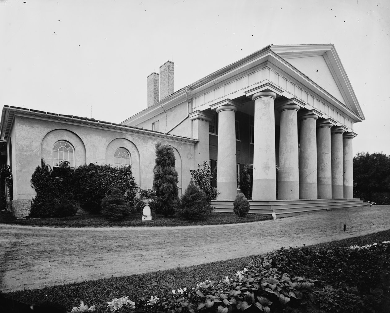 Lee Mansion - ulkopuoli, 1860-80 tekijältä American Photographer