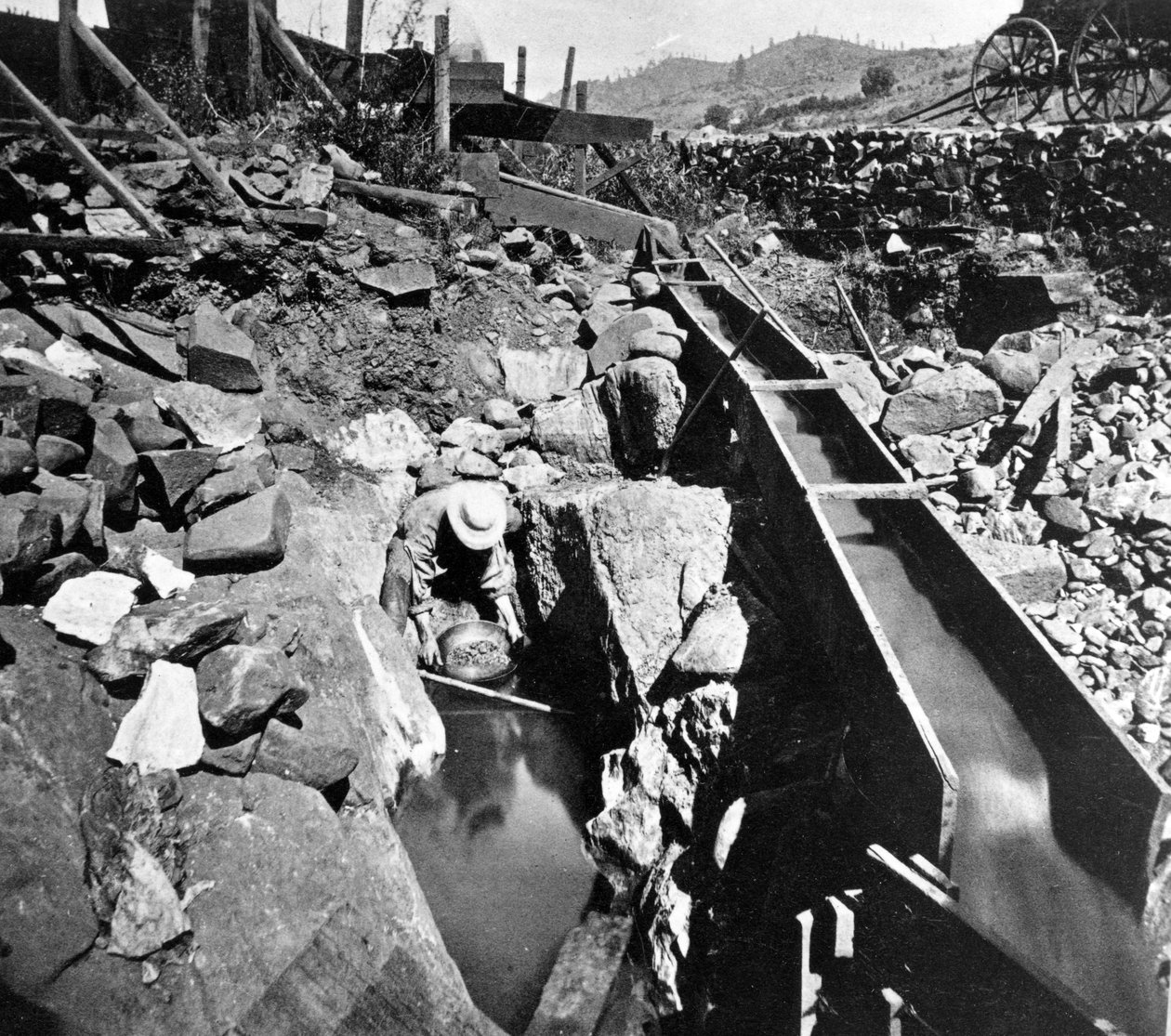 Placer Mining, Panning Out, Lawrence ja Houseworthin julkaisemasta Gems of California Scenerystä, 1866 tekijältä American Photographer