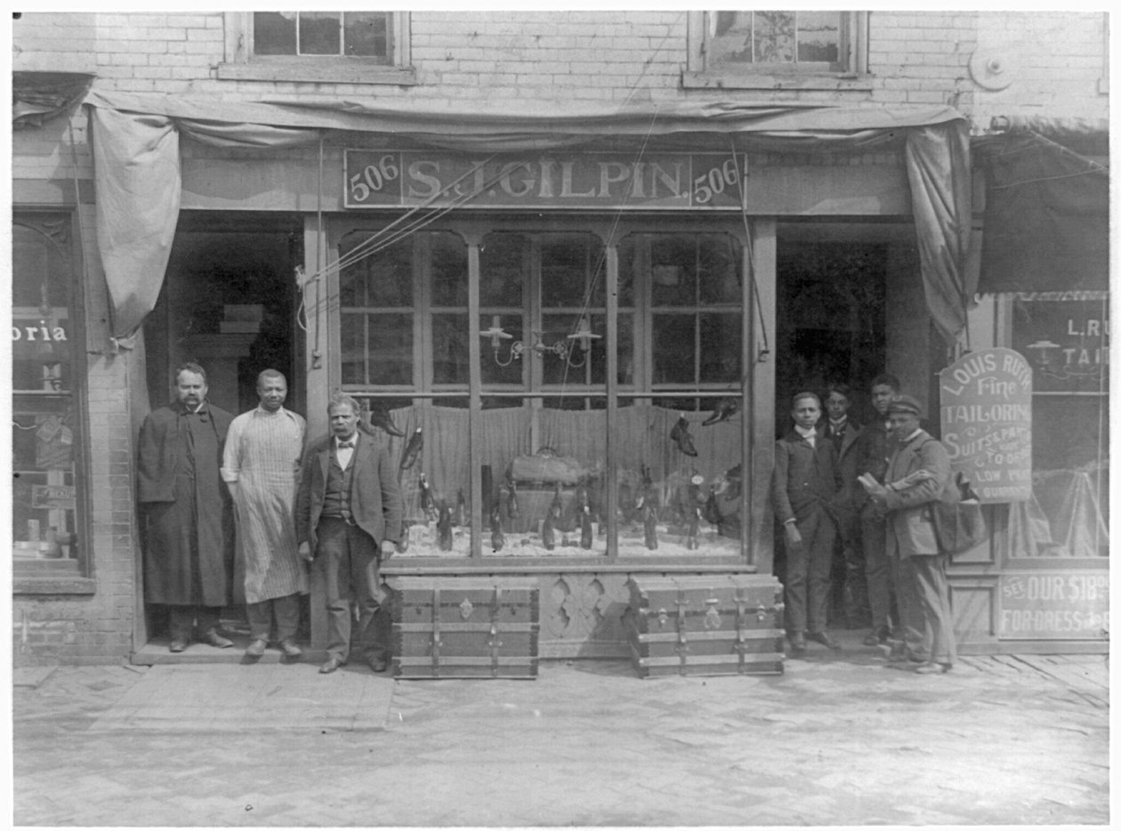 S.J. Gilpin-kenkäkauppa, Richmond, Virginia, n. 1899 tekijältä American Photographer
