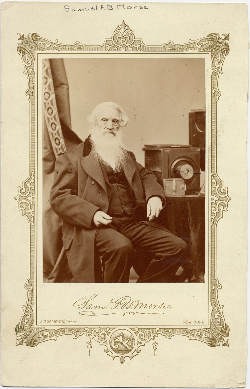 Samuel Finlay Breese Morse (1791-1872), yhdysvaltalainen taidemaalari ja yksilangaisen lennätin ja morsekoodin keksijä; Kuva: A Bogardus, New York (albumikuva) tekijältä American Photographer