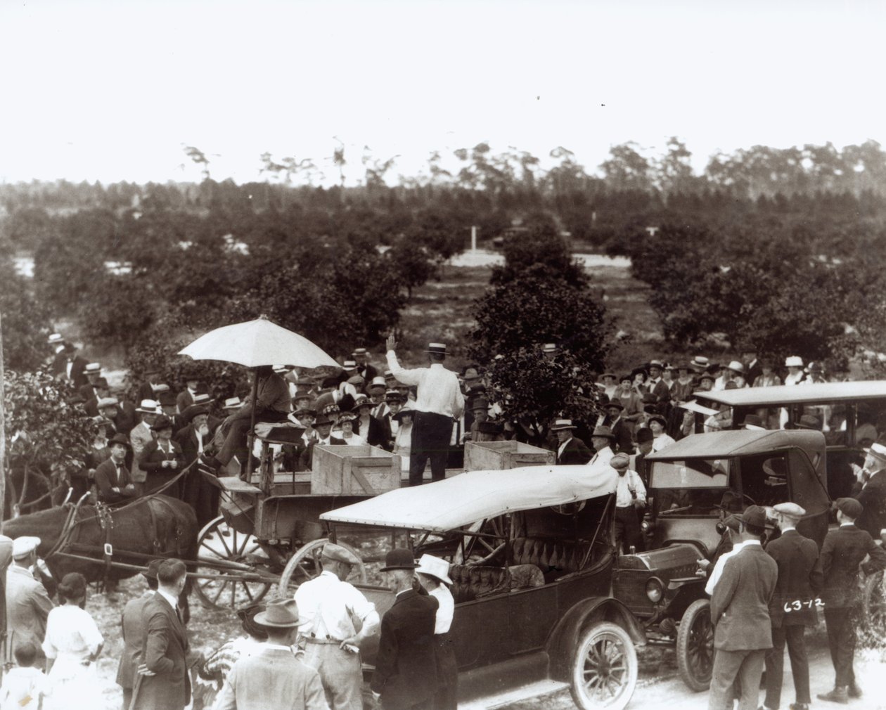 Maan myynti Coral Gablesissa, 13. joulukuuta 1920 tekijältä American Photographer