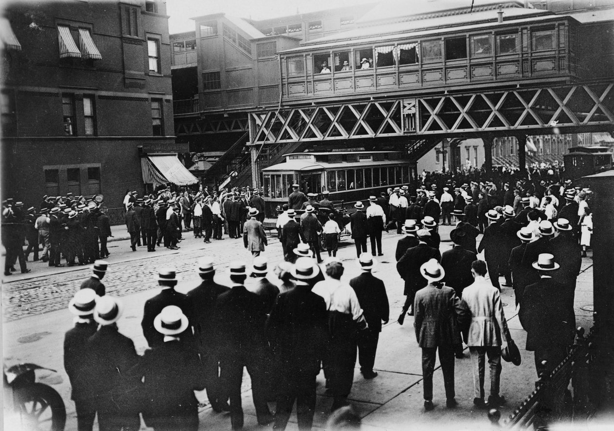 Lakot, katujunat, New York. Pysähtynyt auto 86th St. ja 6th Ave., 1916 tekijältä American Photographer