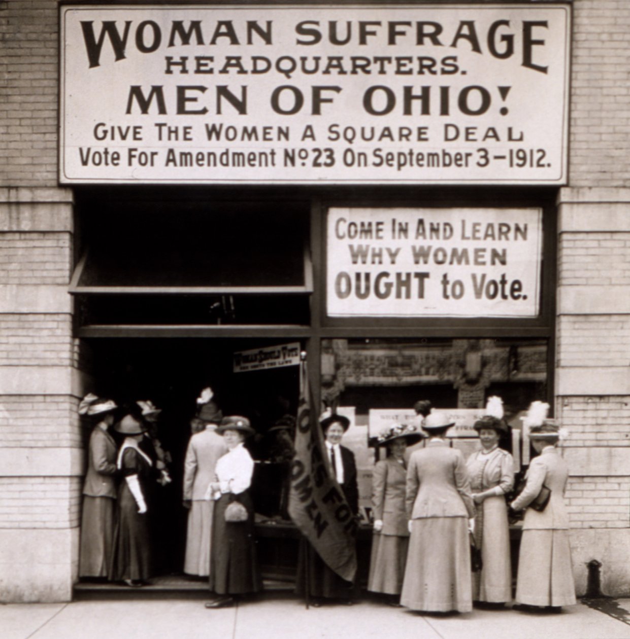 The Womans Suffrage Headquarters Ohiossa, 1912 tekijältä American Photographer