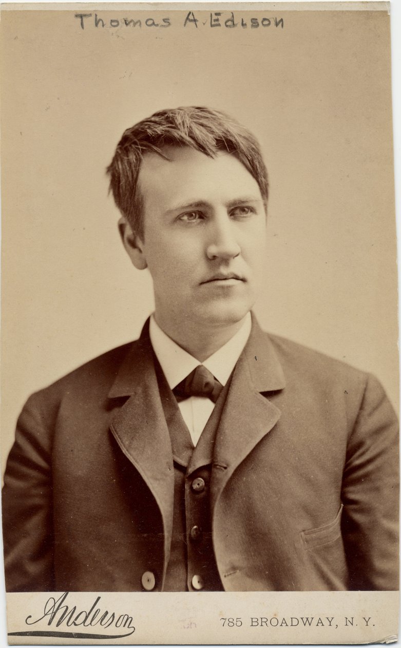 Thomas Alva Edison (1847-1931), yhdysvaltalainen keksijä, kuva: Anderson, New York (albumikuvassa). tekijältä American Photographer