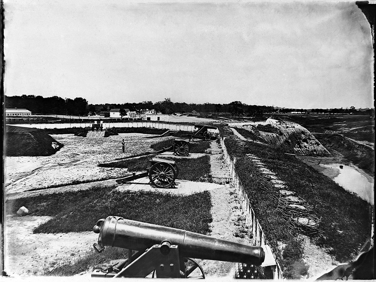 Näkymä tykistöstä Fort Carrollin linnakkeessa Washingtonin ulkopuolella, D. C., noin 1865. tekijältä American Photographer
